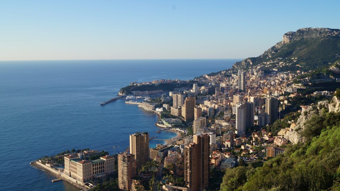 Balade en voiture depuis Nice au plus près de la mer